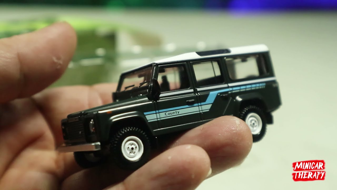 Mini GT 1:64 Scale #151 Land Rover Defender 110 County Station