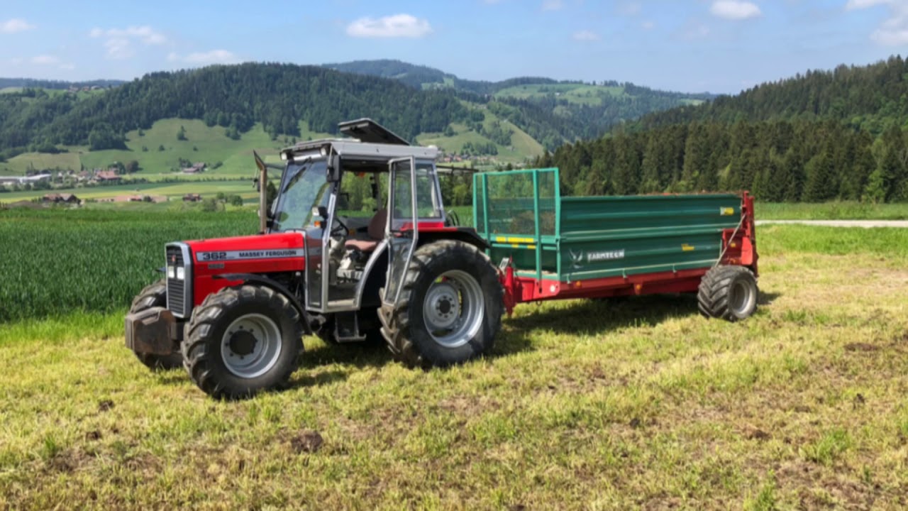 MF 362 beim Mist ausbringen