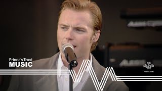 Video thumbnail of "Boyzone - Love Me For A Reason (The Prince's Trust Party In The Park 1999)"