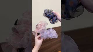 What a cool style this girl has done with pins in her hair 💫😻