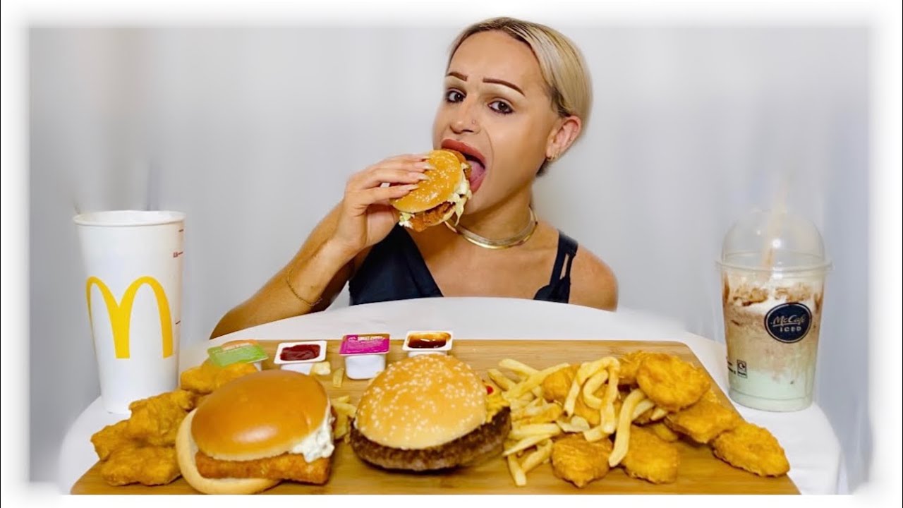 MCDONALDS ASMR & MUKBANG NEW MCSPICY SPICY CRISPY CHICKEN SANDWICH & MINT CHOC CHIP ICED FRAPPE!!