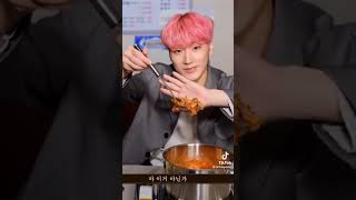 Kpop idol doing Youtuber trend #wannaone #wannable #kpop #shorts