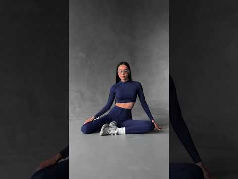 Темно-синий спортивный костюм леггинсы и рашгард со швами наружу, видео 1