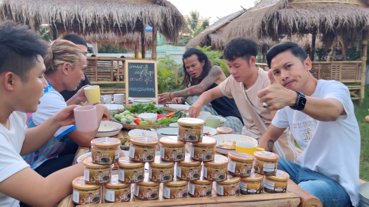 Going around Mae Sot with Karen popular singer Kaung Kaung and Saw Black