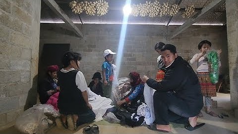 Mang 1 Bao Tải Quần Áo Về 12 Hộ Biệt Lập Cho Gia Đình Chú Của. Hoang Mạc Đá