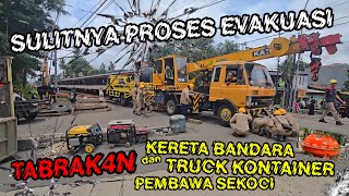 Download Lagu SULITNYA PROSES MUTILASI KERETA BANDARA SETELAH BERTABRAKAN DENGAN TRUCK KONTAINER PEMBAWA SEKOCI MP3