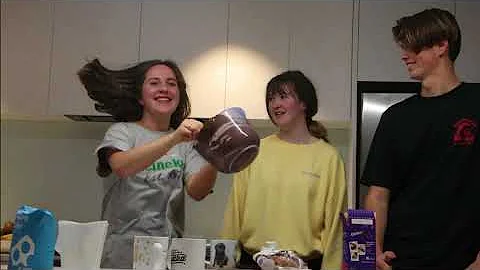 Our cakes got MUGGED!