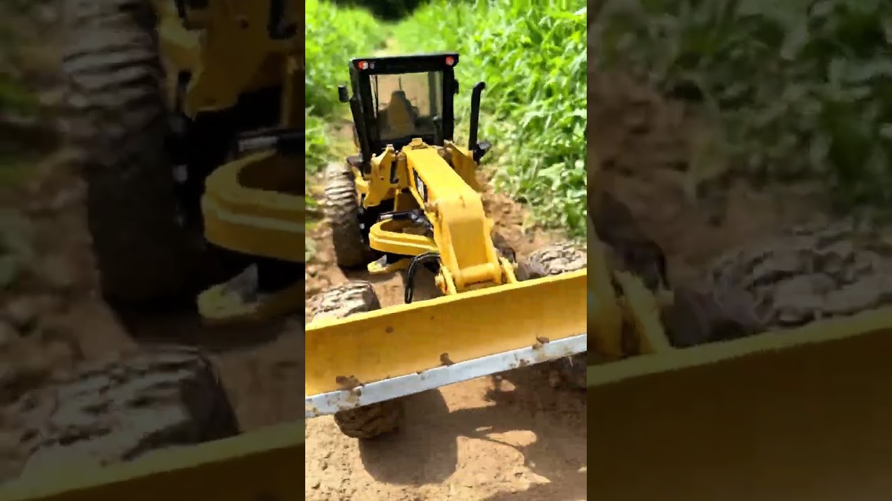 On the Job! 🛣️ This RC Grader is Building Roads!