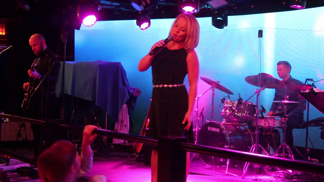 Heidi Pakarinen ja Karavaani - Soi maininki hiljainen @ Viking Mariella 5.1.2016