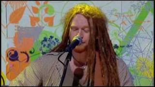 Newton Faulkner Dream Catch Me acoustic Glastonbury 2007.wmv