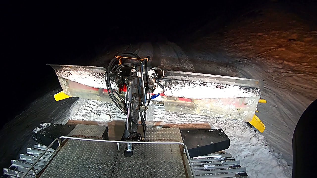 This is Pure Cummins Orchestra - Pistenbully 400 Backview while Pushing Snow Part.1