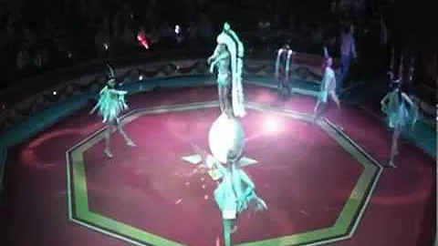 Jana Roberts Hula hoops & mirror globe act (Native...