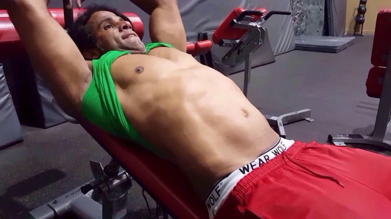 La verdad sobre las rutinas de abdominales ¿No se marcan los abdominales? incluye una dieta. robert pattinson