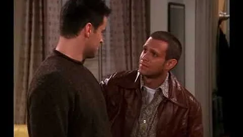 Which of Joey's sisters did Chandler kiss?