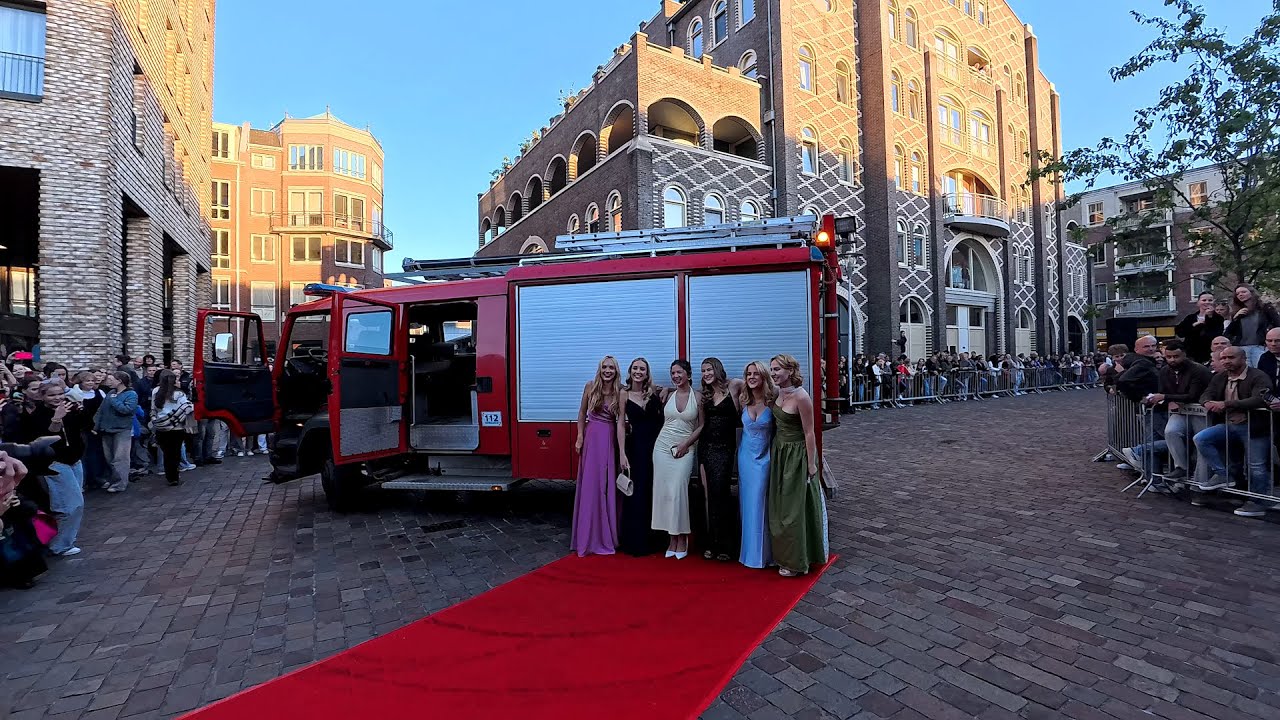 Galavervoer met Brandweerauto | Harmelen naar Amadeus Lyceum Vleuten 🚒✨