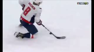 Alex Ovechkin gets rocked (hit)