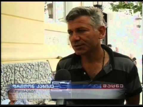 აჭარის მთავრობის სახლთან ეკომიგრანტები მეორე დღეა შიმშილობენ