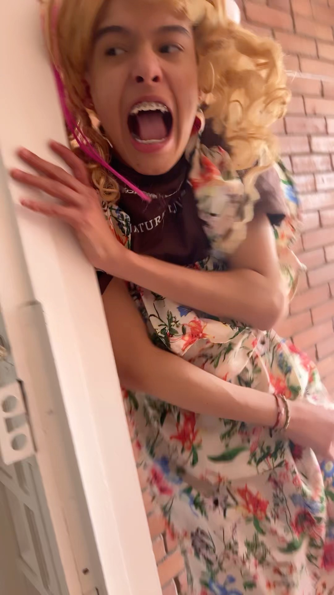 TUMBO LA PUERTA SI NO ME ABRES #humor #comedia #shortviral #fypシ゚