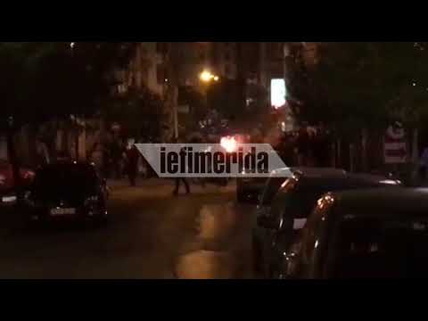 Iefimerida.gr Επεισόδια στην πλατεία Καραϊσκάκη μεταξύ οπαδών 11/05/2018