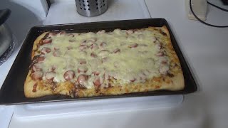 Cooking With Tank Chili Dog Pizza