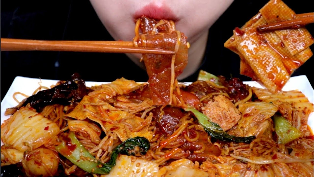 ASMR CHINESE DRY HOT POT MALA XIANG GUO EATING SOUND asmr-chinese-dry-hot-pot-mala-xiang-guo-eating-sound