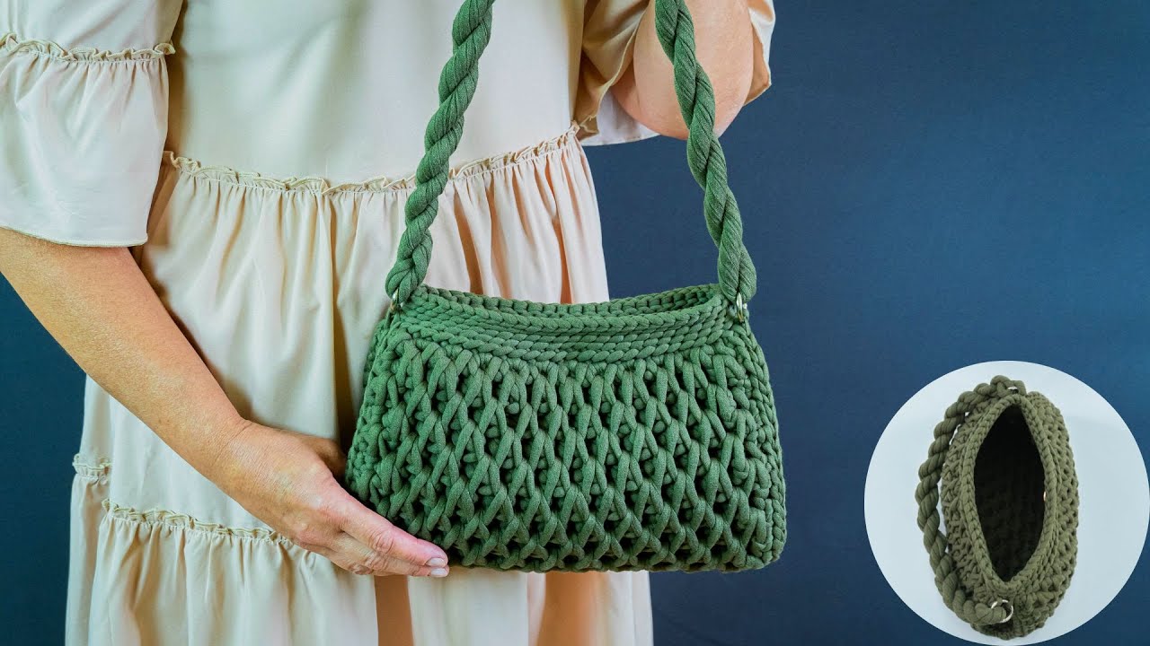 An original crochet bag with the pattern easy and simple