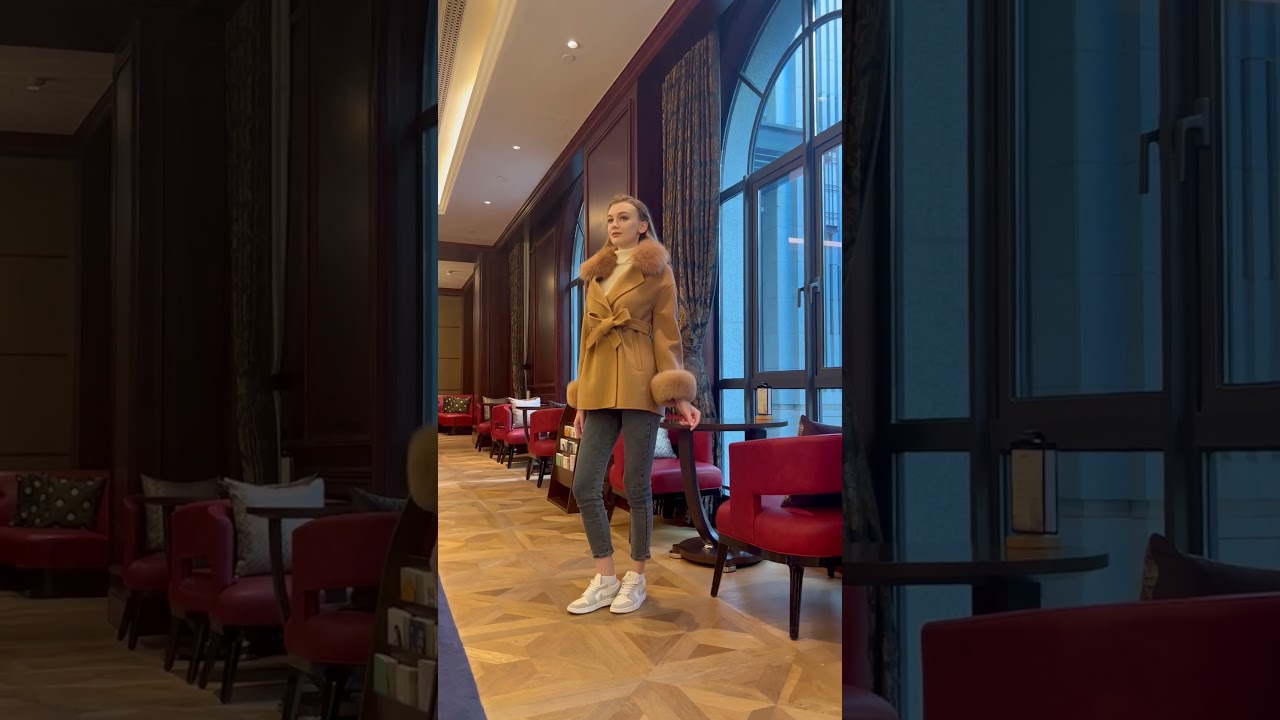 Elevate Your Style with Our Fox Fur Collar Cashmere Coat! 🌟 