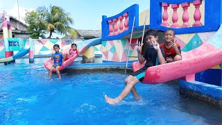 BERMAIN PEROSOTAN AIR WARNA WARNI RAME RAME DI KOLAM RENANG