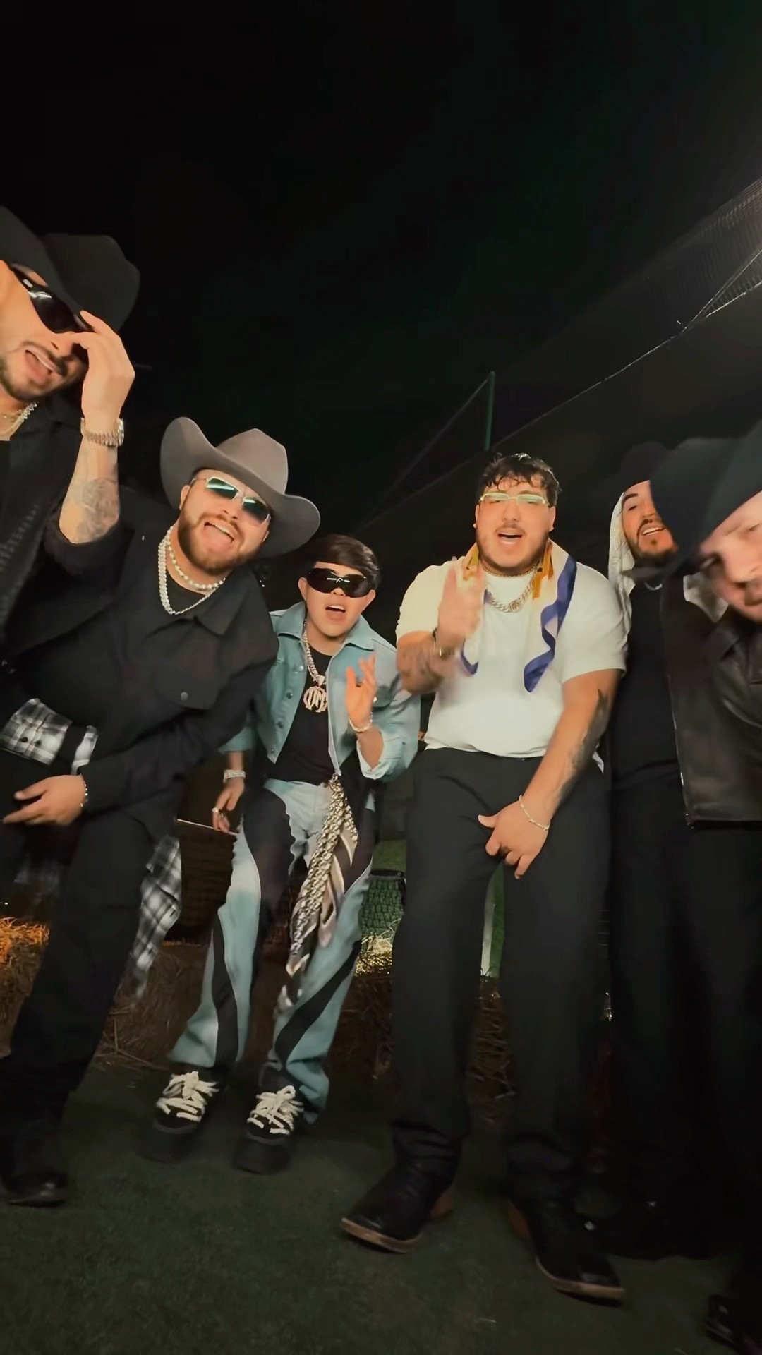 Te mereces un vato que te cante esta canción ❤️ #oscarmaydon #grupofrontera #musicamexicana #shorts