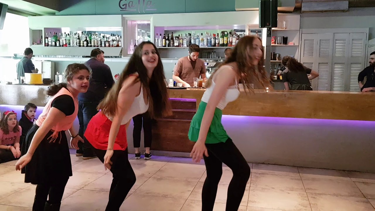 Back to the 80s-είσαι παιδί μου πειρασμός-teens' group-Dependance