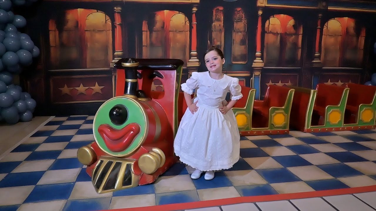 TEASER   ELISA HORIZONTAL   05   ABC   MAPLE BEAR 11 12 25 BLUNELLE