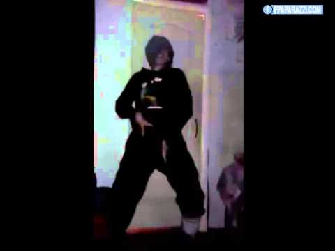 მთვრალი სონია უგრეხელიძე ცეკვავს