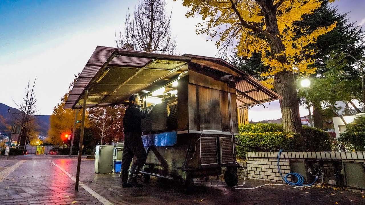 ラーメン一杯６００円。男ひとり深夜のラーメン屋台職人。日本の屋台の夜に完全密着丨Japanese Street Food