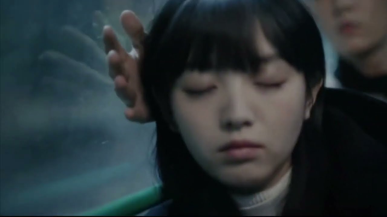 Women fallen asleep on bus, what will happen later?