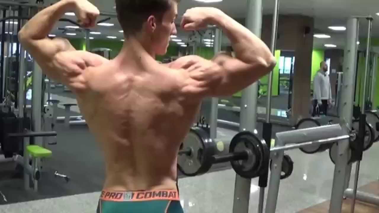 Showing off dem shredz! 1 day out before the Men's Health Cover Model Contest in Germany