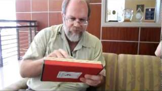 Theo Gray mendemonstrasikan aplikasi iPad Element-nya -- dan