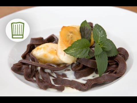 Video: Schokoladenpfannkuchen Mit Bananen-Karamell-Sauce