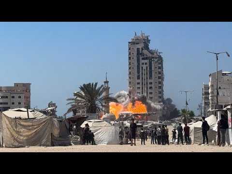 لحظة قصف الطيران الحربي الإسرائيلي برج مشتهى السكني غرب مدينة غزة