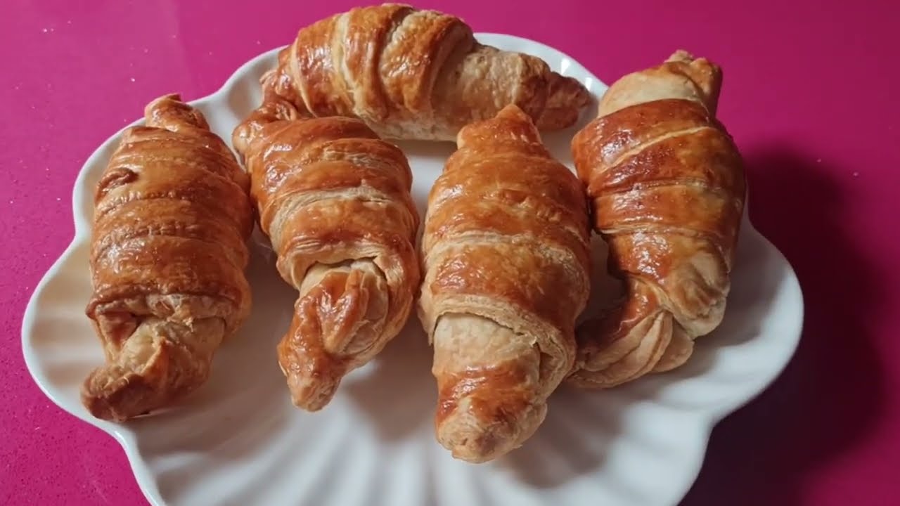 Croissant rellenos de chocolate rápido y muy fácil. (SUBTITULADO)😋😋