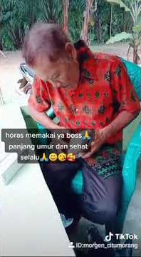 Kasih kejutan/Surprise ke ayah. (Rasanya senang bangat dia gak ketulangan)