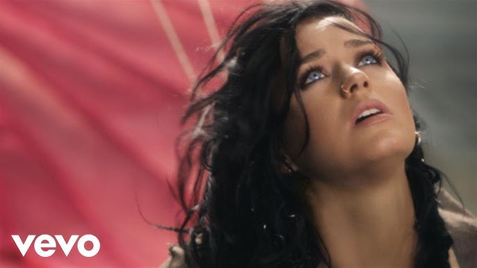 Katy Perry Premieres 'Roar' Video - WSJ