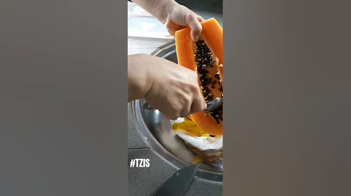 #asmr #cuttingskills #remove #seeds  #sweet #healthy #papaya #fruit  #satisfying #relaxing #shorts