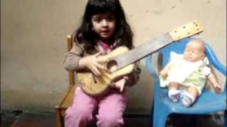 Valentina Paz Cantando