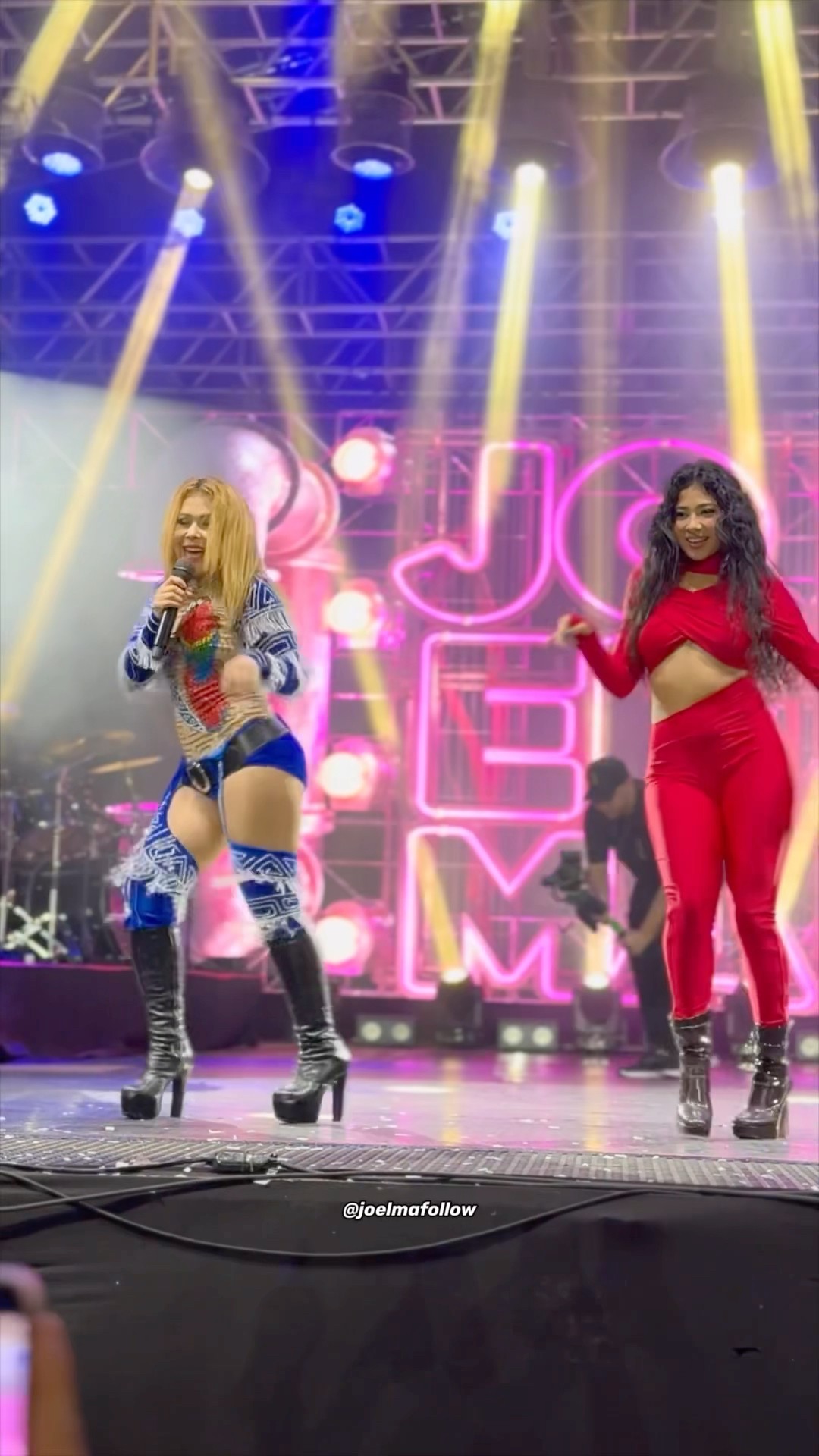 Joelma e Zaynara dançando juntas
