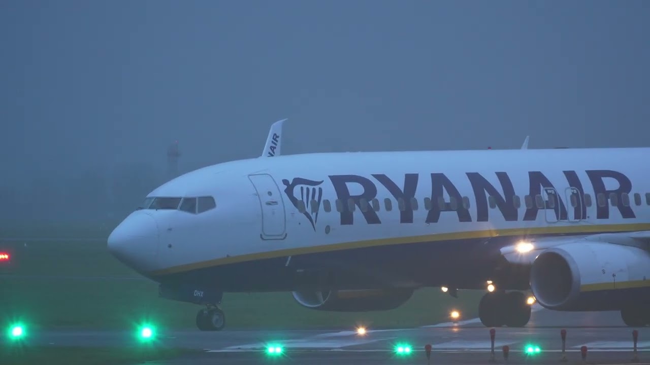 Overcast skies Ryanair 737-8AS Taxi and backtrack heading to 🇲🇹Malta from Bournemouth Airport