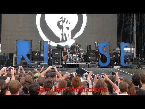 Rise Against - Scream - with Dave Grohl on drums -
