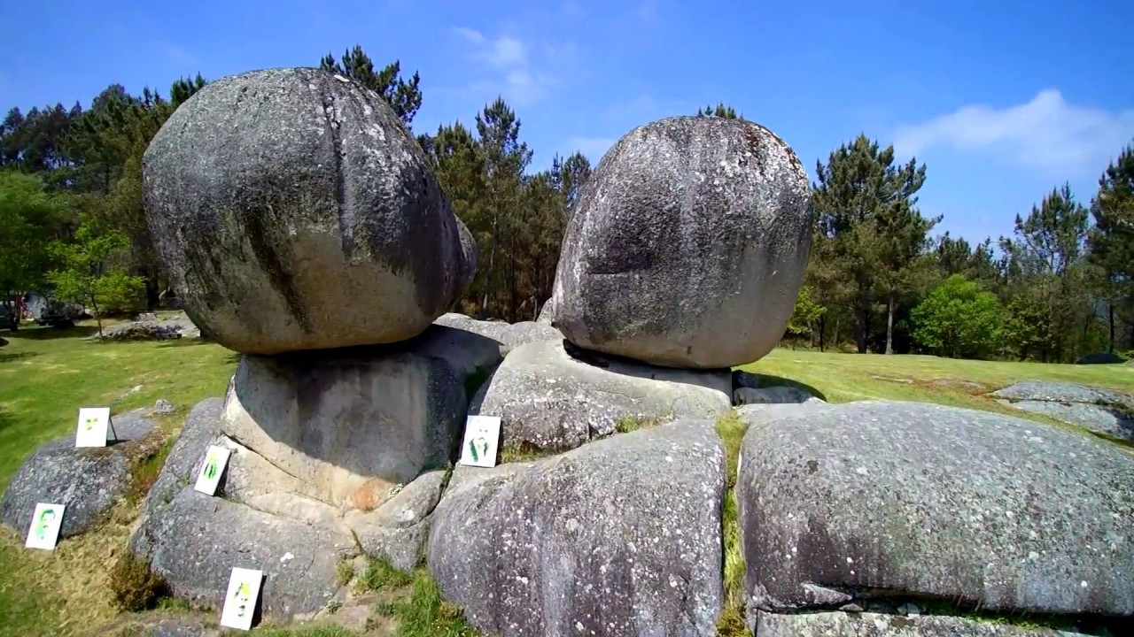 ´La magia de Galicia, Penas de Rodas en Outeiro de Rei