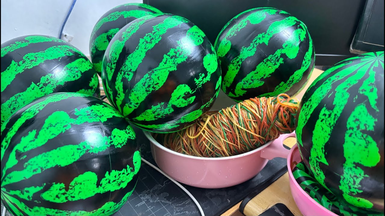 Bola semangka🍉 sambil absen Senin pagi yuk