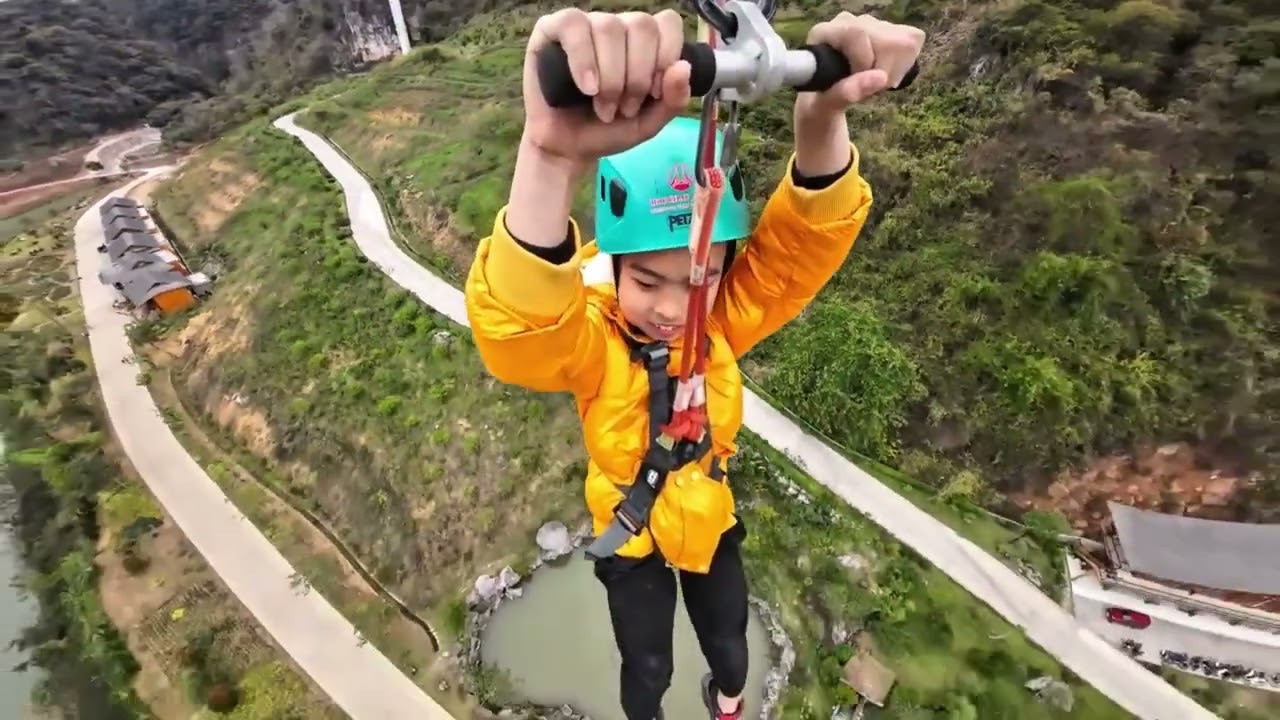 TRẢI NGHIỆM TRƯỢT ZIPLINE 600m “PHÊ KHÔNG TƯỞNG” TẠI MỘC CHÂU ISLAND 