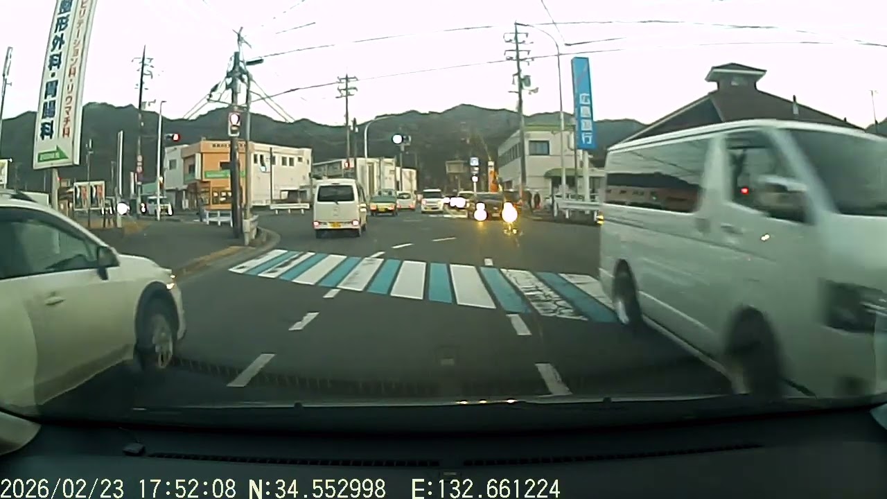 事件か事故か知らんけど、パトがたくさん来てた